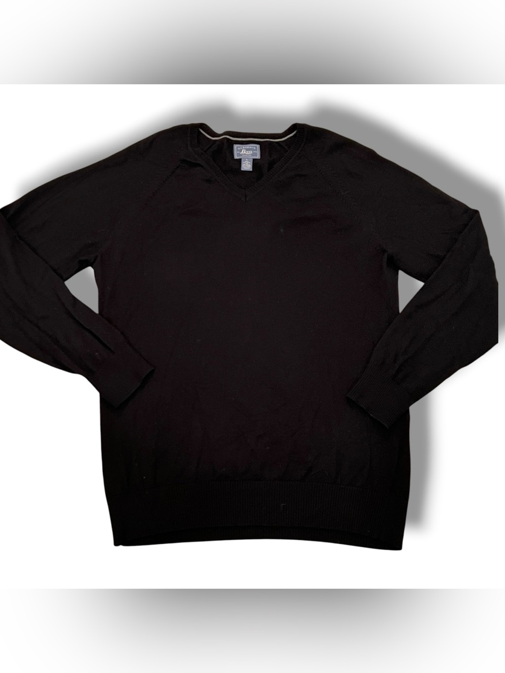 G.H. Bass & Co Mens Sweater Size L Black V-neck Pullover 100% Wool SOFT E-9